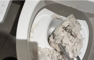 심야에 성남시 이물질로 인한 변기 막힘을 전문가가 즉시 빠르게 출동하여 빠르게 뚫었음